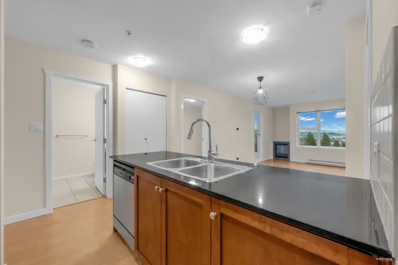 603 415 E COLUMBIA STREET - photo 4 of 29