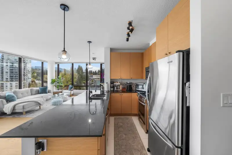 808 110 BREW STREET - photo 2 of 40
