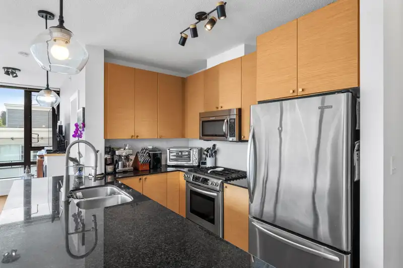 808 110 BREW STREET - photo 3 of 40