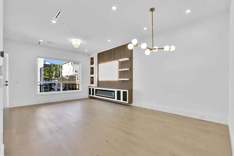 16723 19A AVENUE - photo 4 of 37