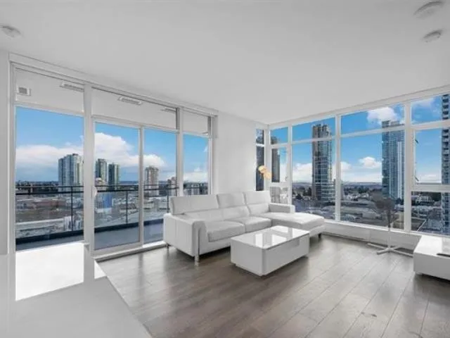 2009 4688 KINGSWAY - photo 1 of 25