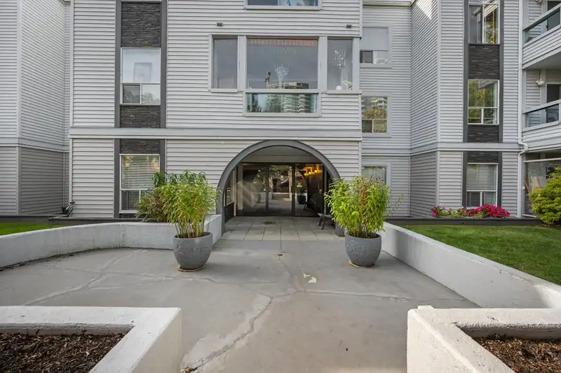 103 1473 BLACKWOOD STREET - photo 2 of 22