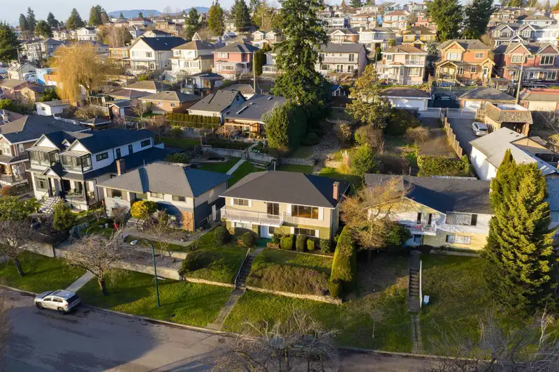 2321 HARRISON DRIVE - photo 2 of 39