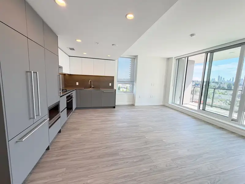 806 2135 SPRINGER AVENUE - photo 4 of 26
