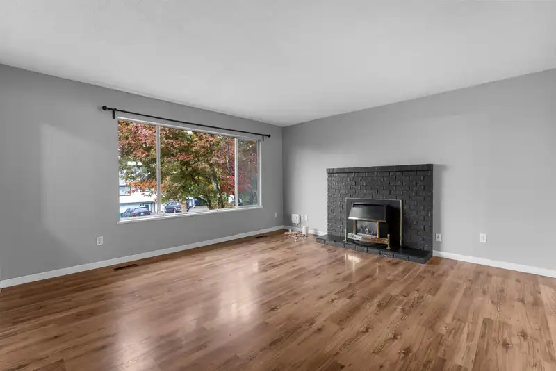 35180 CASSIAR AVENUE - photo 4 of 28