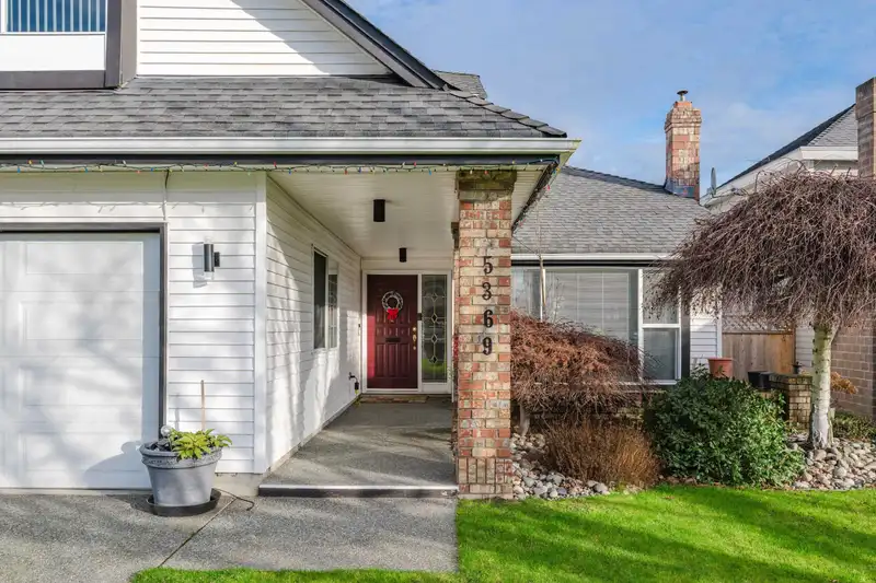 5369 LAUREL WAY - photo 2 of 39