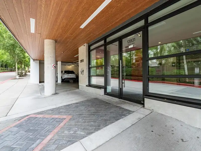 101 13931 FRASER HIGHWAY - photo 3 of 30
