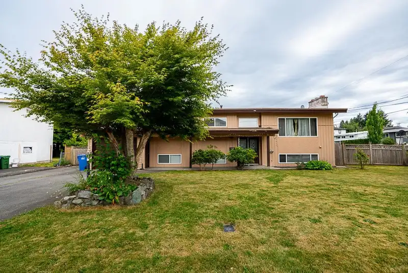 32592 BEVAN AVENUE - photo 1 of 37