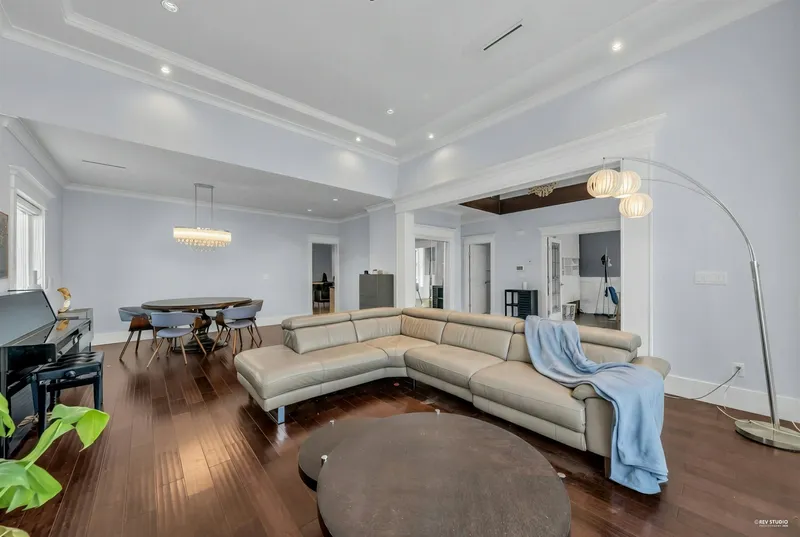 4133 VICTORY STREET - photo 4 of 25