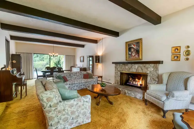 4228 STAULO CRESCENT - photo 3 of 31