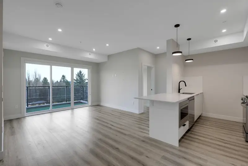 505 6285 KING GEORGE BOULEVARD - photo 3 of 25