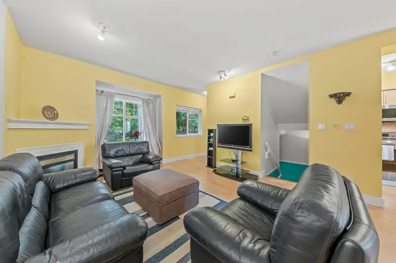 5 2733 PARKWAY DRIVE - photo 4 of 28