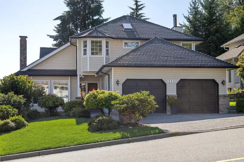 311 ROCHE POINT DRIVE - photo 1 of 31