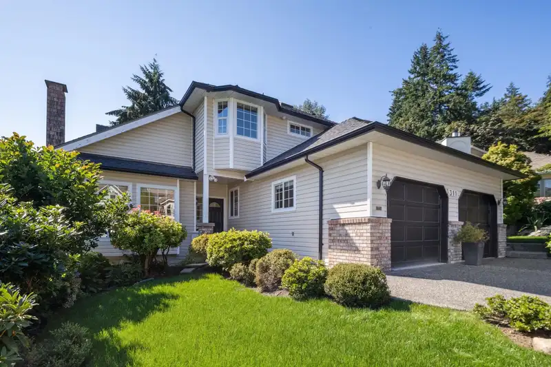 311 ROCHE POINT DRIVE - photo 2 of 31