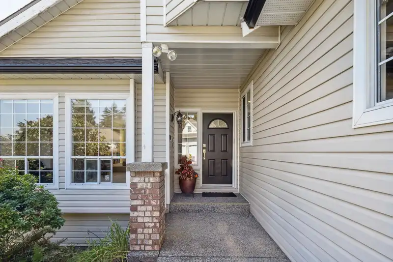 311 ROCHE POINT DRIVE - photo 3 of 31