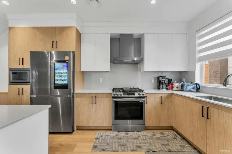 1 12585 104A AVENUE - photo 3 of 25