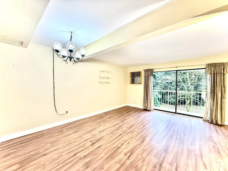 111 2915 NORMAN AVENUE - photo 4 of 25