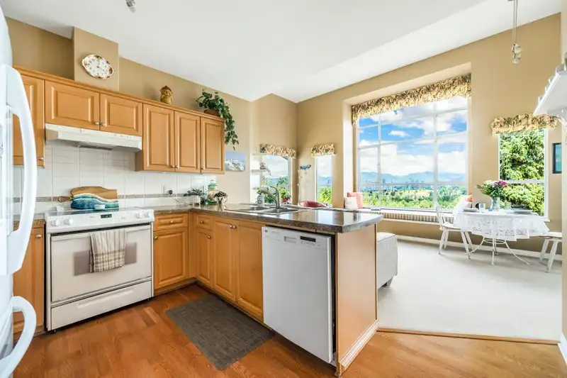406 5280 OAKMOUNT CRESCENT - photo 3 of 17
