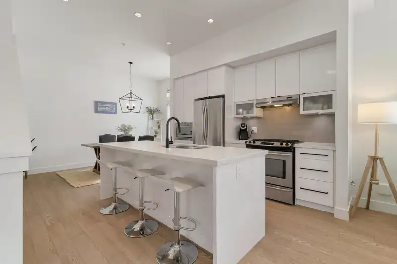 22 7811 209 STREET - photo 3 of 22