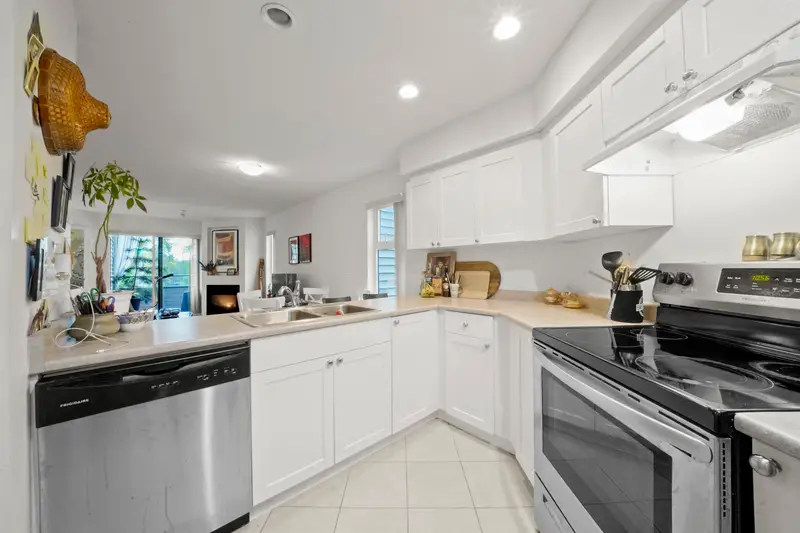 209 2915 GLEN DRIVE - photo 2 of 24