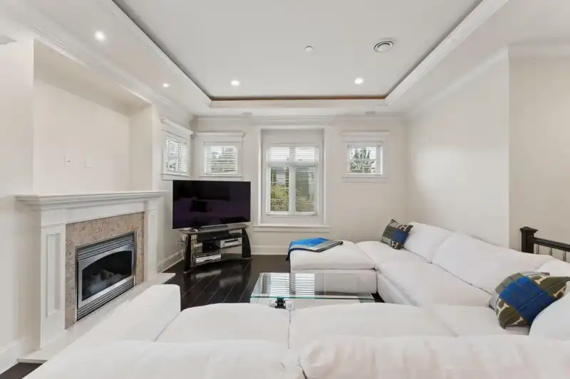 4898 QUEBEC STREET - photo 4 of 29