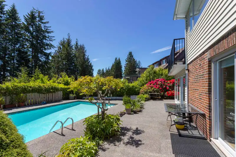 588 ST. ANDREWS PLACE - photo 2 of 40