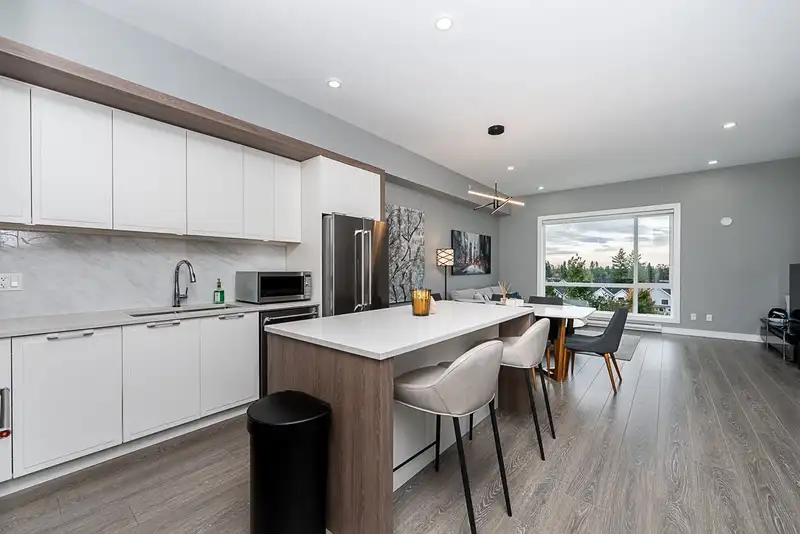 602 11501 84 AVENUE - photo 3 of 40