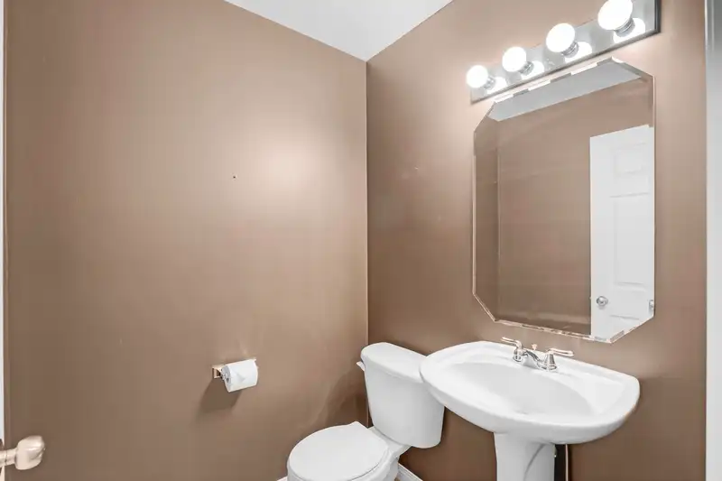 63 8737 161 STREET - photo 3 of 17