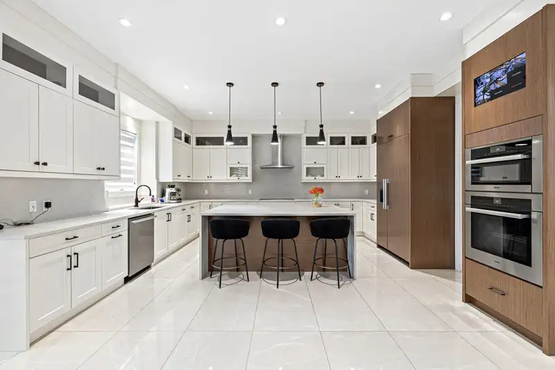 14074 79 AVENUE - photo 1 of 40