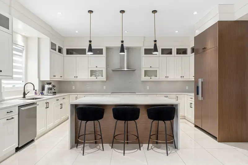 14074 79 AVENUE - photo 2 of 40