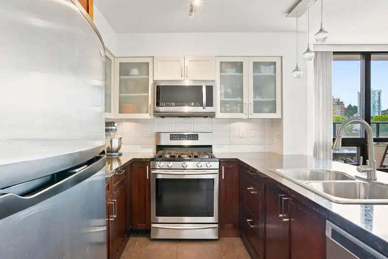 401 1 RENAISSANCE SQUARE - photo 4 of 37