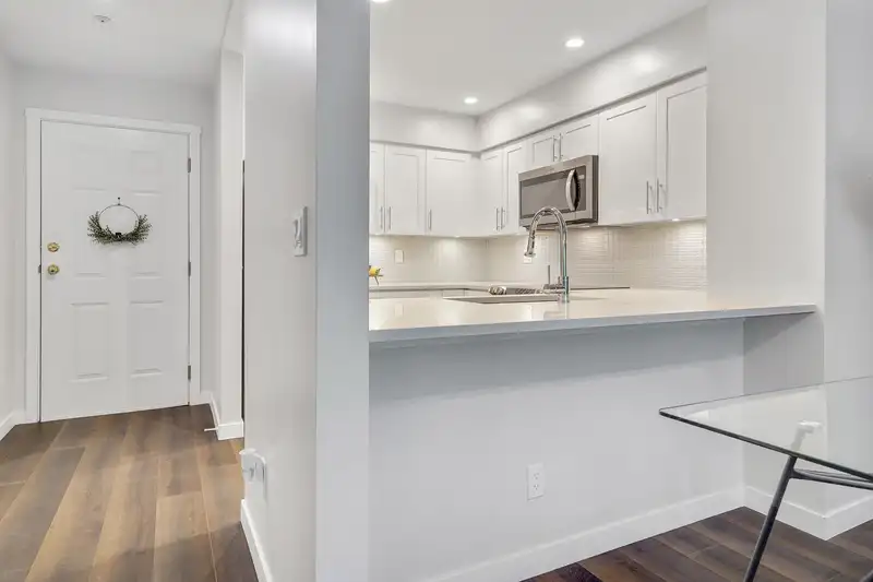 206 1200 EASTWOOD STREET - photo 4 of 31