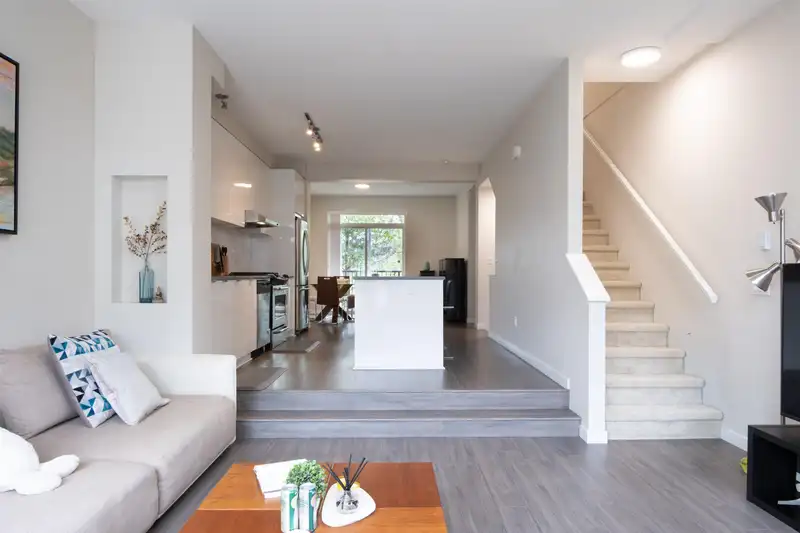 42 9728 ALEXANDRA ROAD - photo 2 of 20