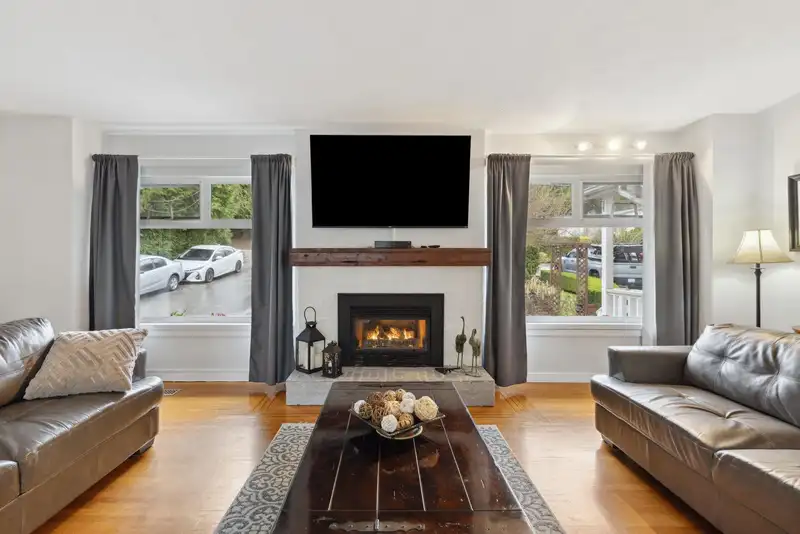 1092 ENGLISH BLUFF ROAD - photo 1 of 33