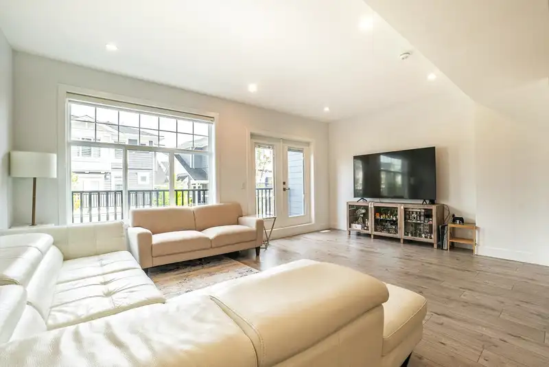 31 7167 116 STREET - photo 4 of 33