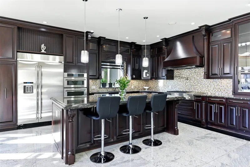 21098 85 AVENUE - photo 3 of 25