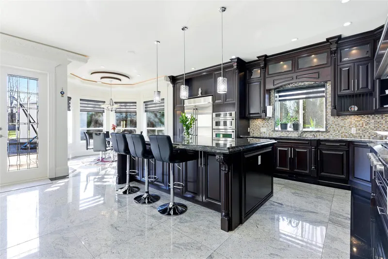 21098 85 AVENUE - photo 4 of 25