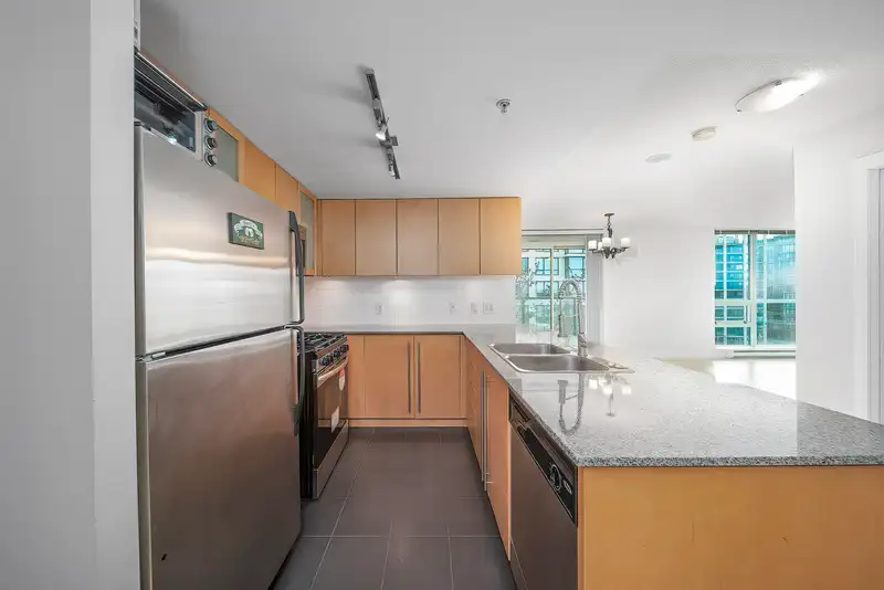 806 7555 ALDERBRIDGE WAY - photo 4 of 40