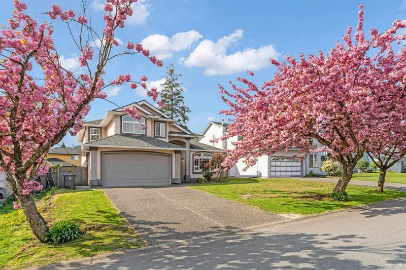 15674 101A AVENUE - photo 3 of 25