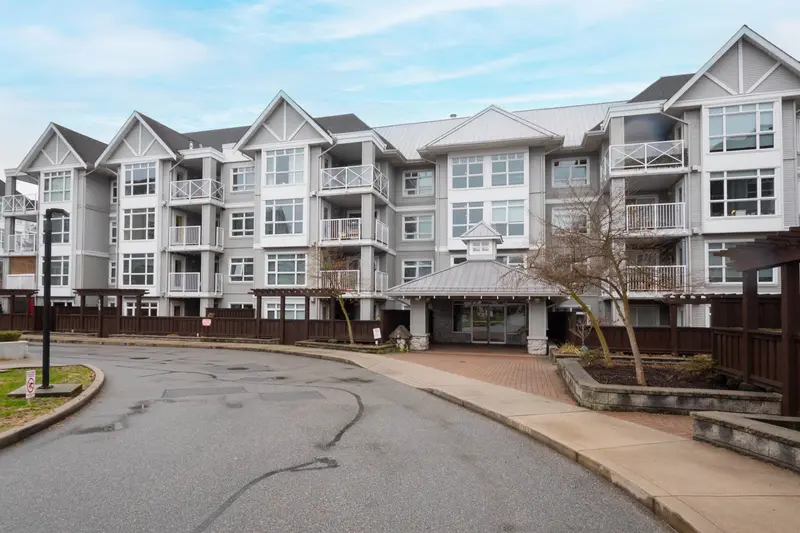 105 3136 ST. JOHNS STREET - photo 1 of 25