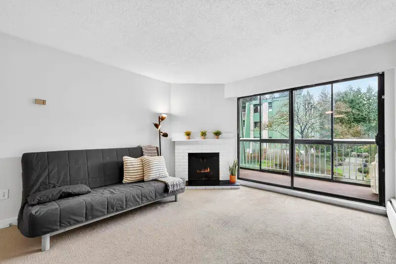206 9202 HORNE STREET - photo 1 of 34