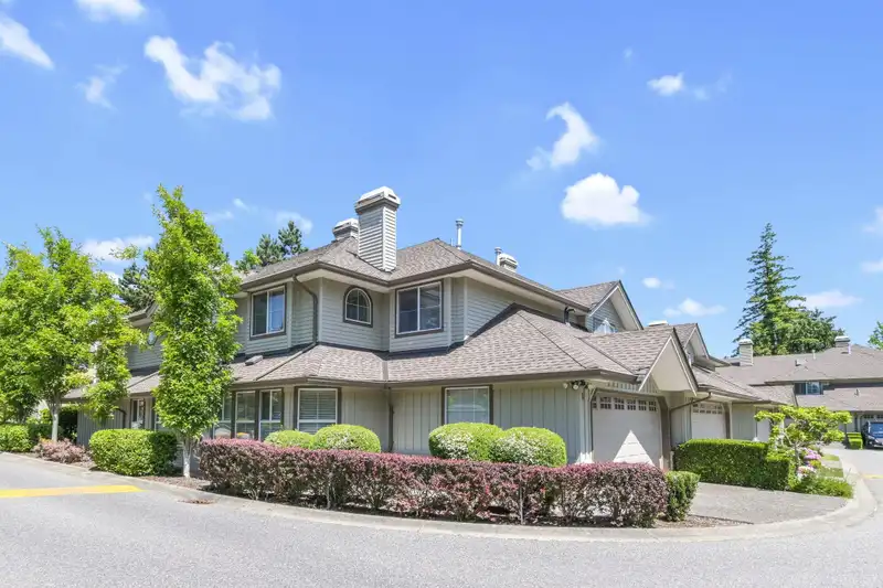 1 15860 82 AVENUE - photo 1 of 34