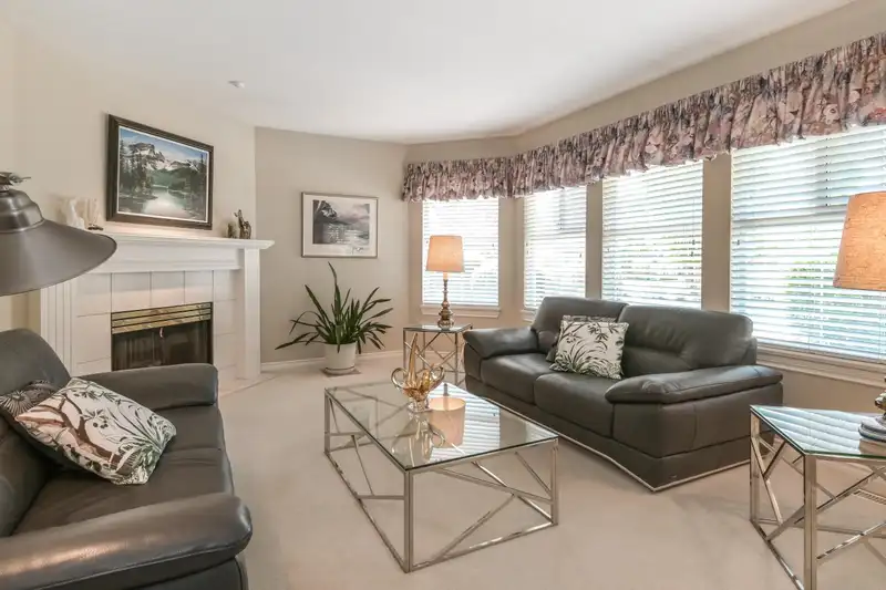 1 15860 82 AVENUE - photo 3 of 34