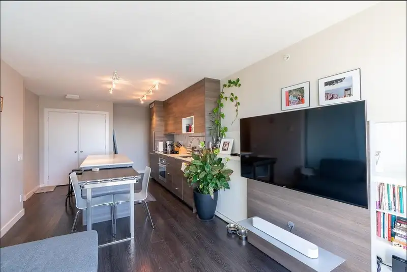 2612 13398 104 AVENUE - photo 3 of 24
