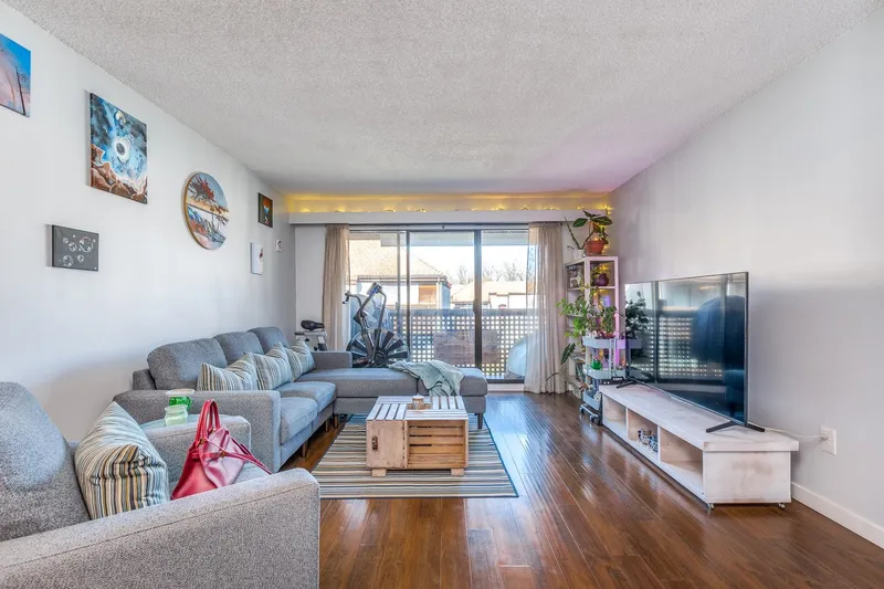 415 365 GINGER DRIVE - photo 1 of 24