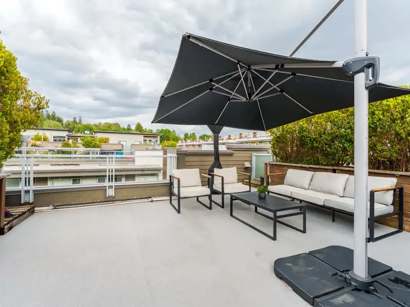223 735 W 15TH STREET - photo 1 of 39