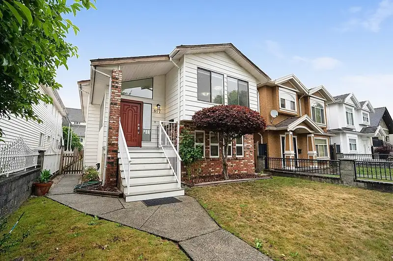 817 E 51 AVENUE - photo 2 of 37