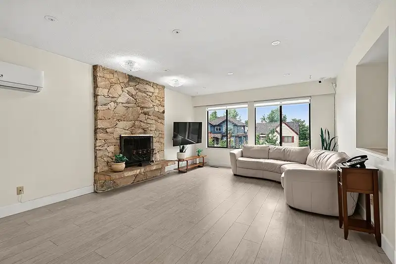 817 E 51 AVENUE - photo 4 of 37