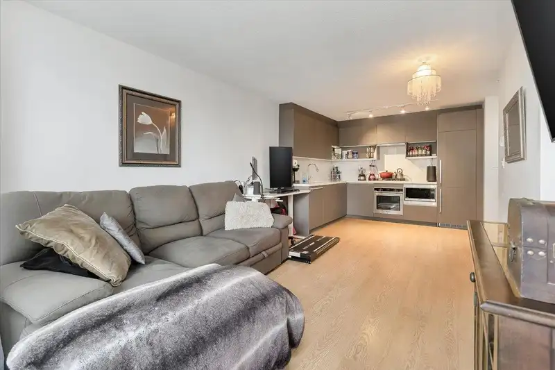 1015 13696 100 AVENUE - photo 3 of 11