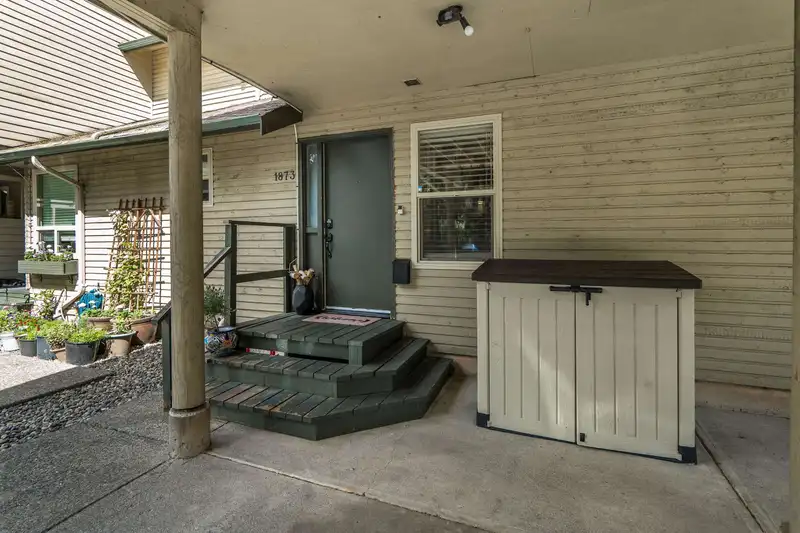 1873 LILAC DRIVE - photo 3 of 40